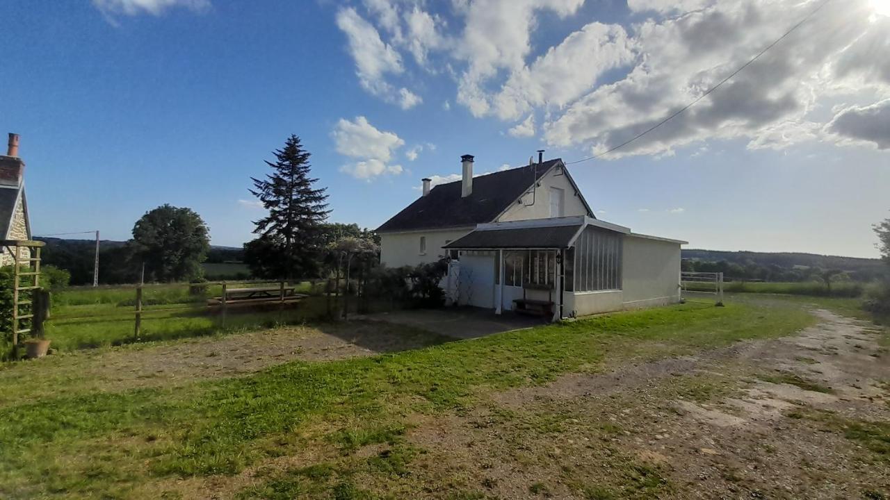 Gite Cottage Chaleureux En Pleine Campagne Vue Sur Les Monts Et Forets Et Le Chateau De Carrouges Exterior photo